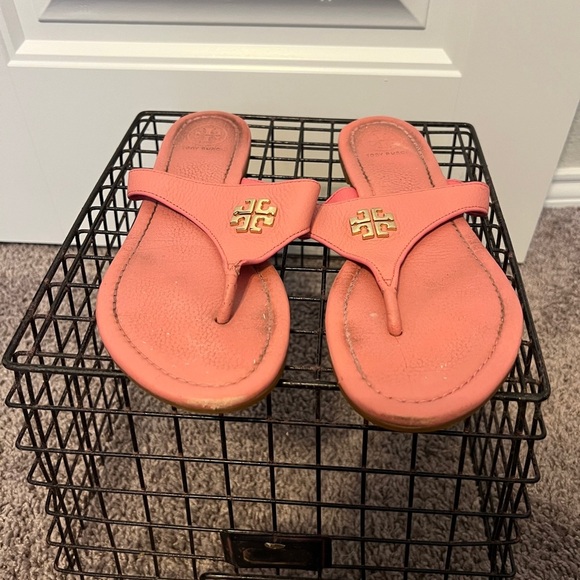 Tory Burch women’s Jolie flat thong sandal in cosmo pink size 8 - Picture 1 of 8